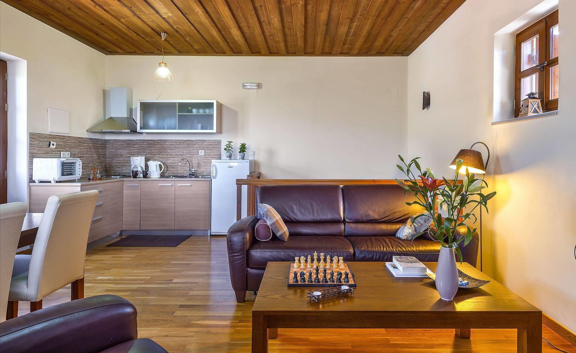 Apirathes Residence Zoúrva Buitenkant foto